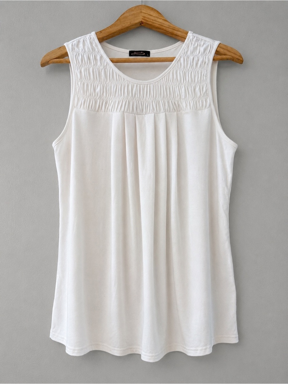 Ofeefan Womenโs White Sleeveless Top L Smocked Ruched Pleated Flowy Blouse